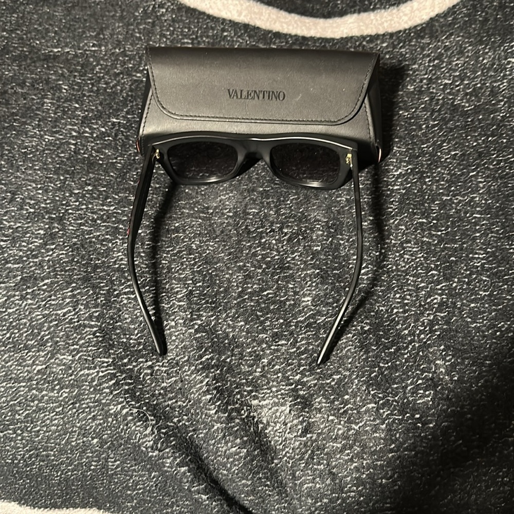 Valentino Matte Black Sunglasses - Picture 5 of 6